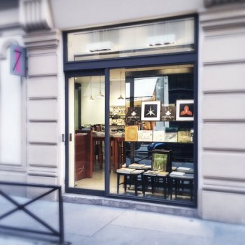 Book showcase Librairie 7L